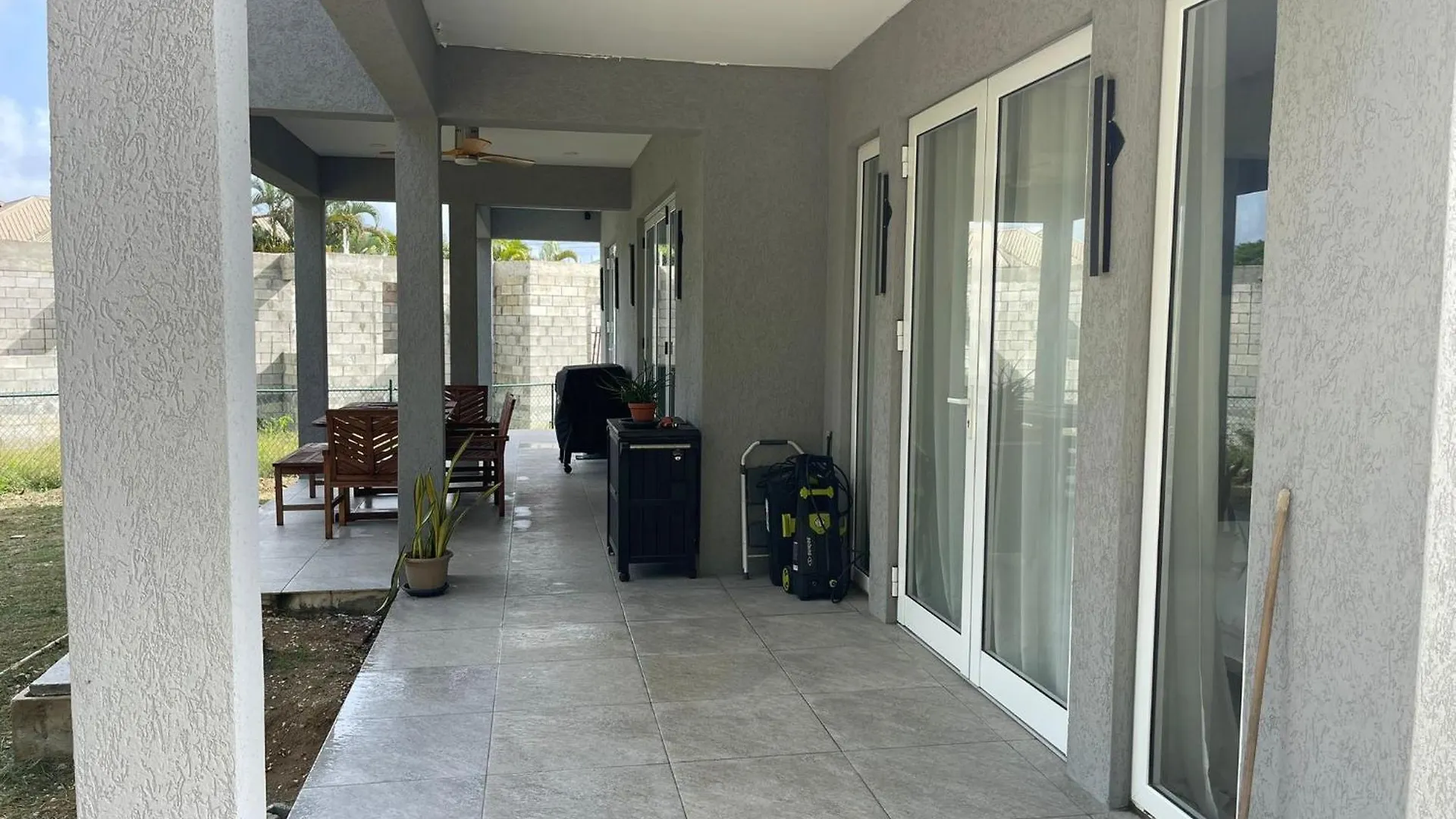 New!!!! St Silas 3-Bdrm, 3 And A Half Bath Villa Approx 8 Minutes From Pristine Beaches And Shopping Area Saint James