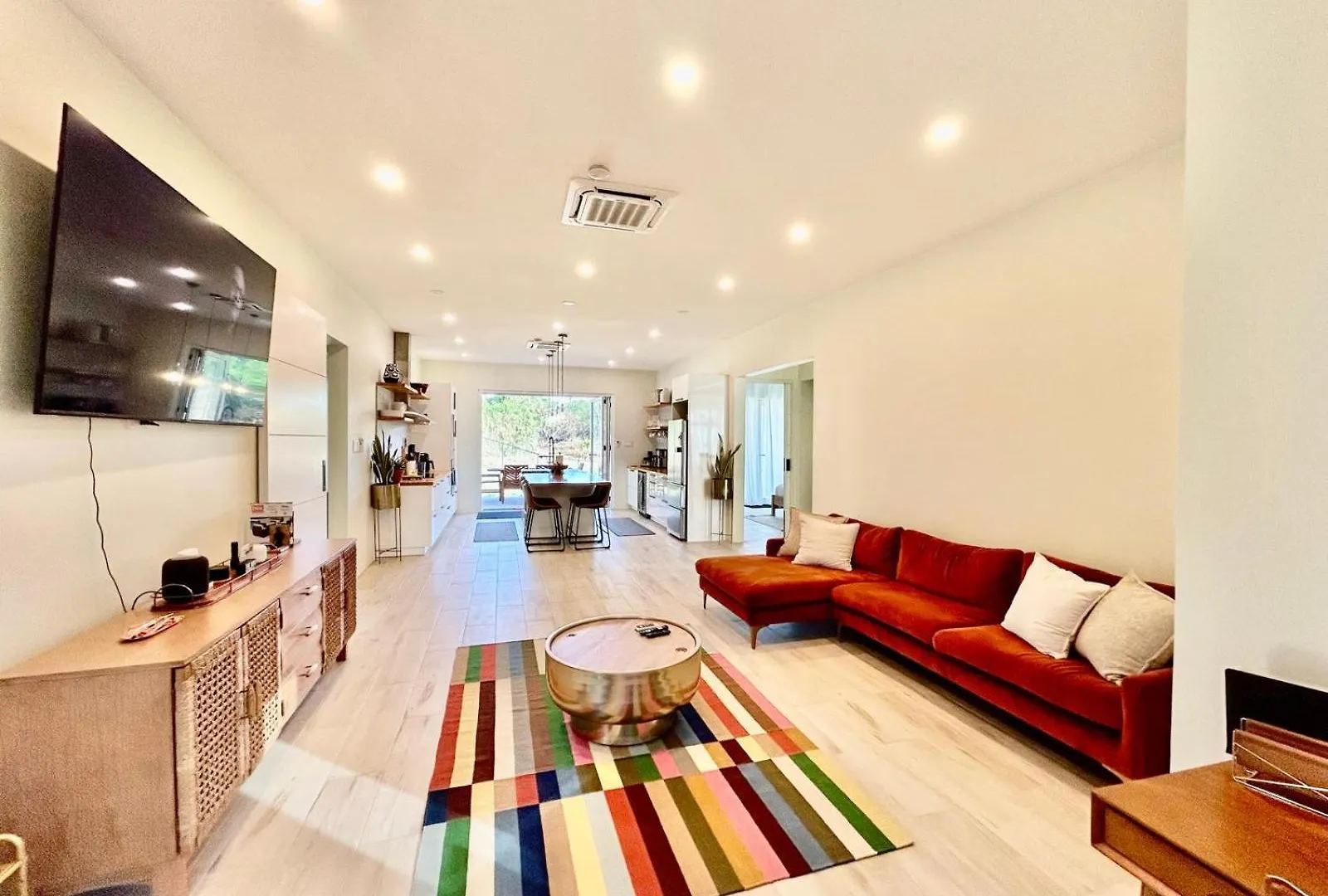 New!!!! St Silas 3-Bdrm, 3 And A Half Bath Villa Approx 8 Minutes From Pristine Beaches And Shopping Area location