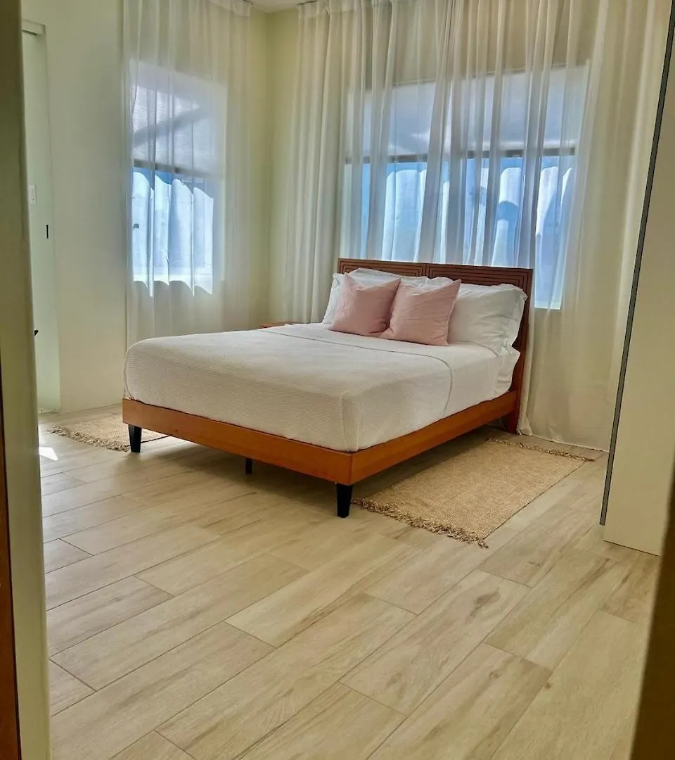 New!!!! St Silas 3-Bdrm, 3 And A Half Bath Villa Approx 8 Minutes From Pristine Beaches And Shopping Area Saint James 0*,